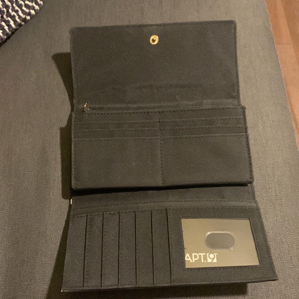 NWOT APT 9 wallet - Picture 3 of 7
